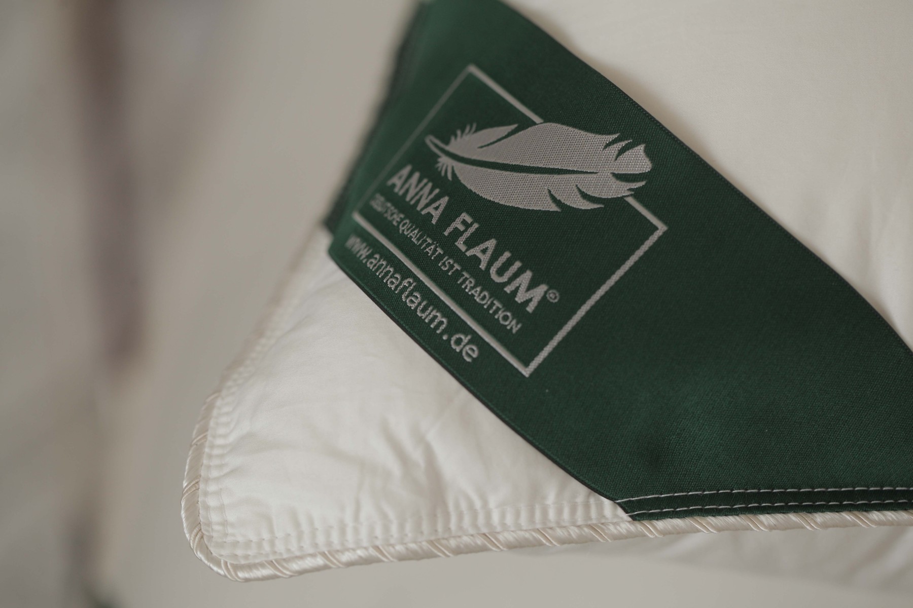 Подушка HERBST средняя 