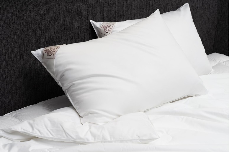 Подушка LUXURY SILK средняя 